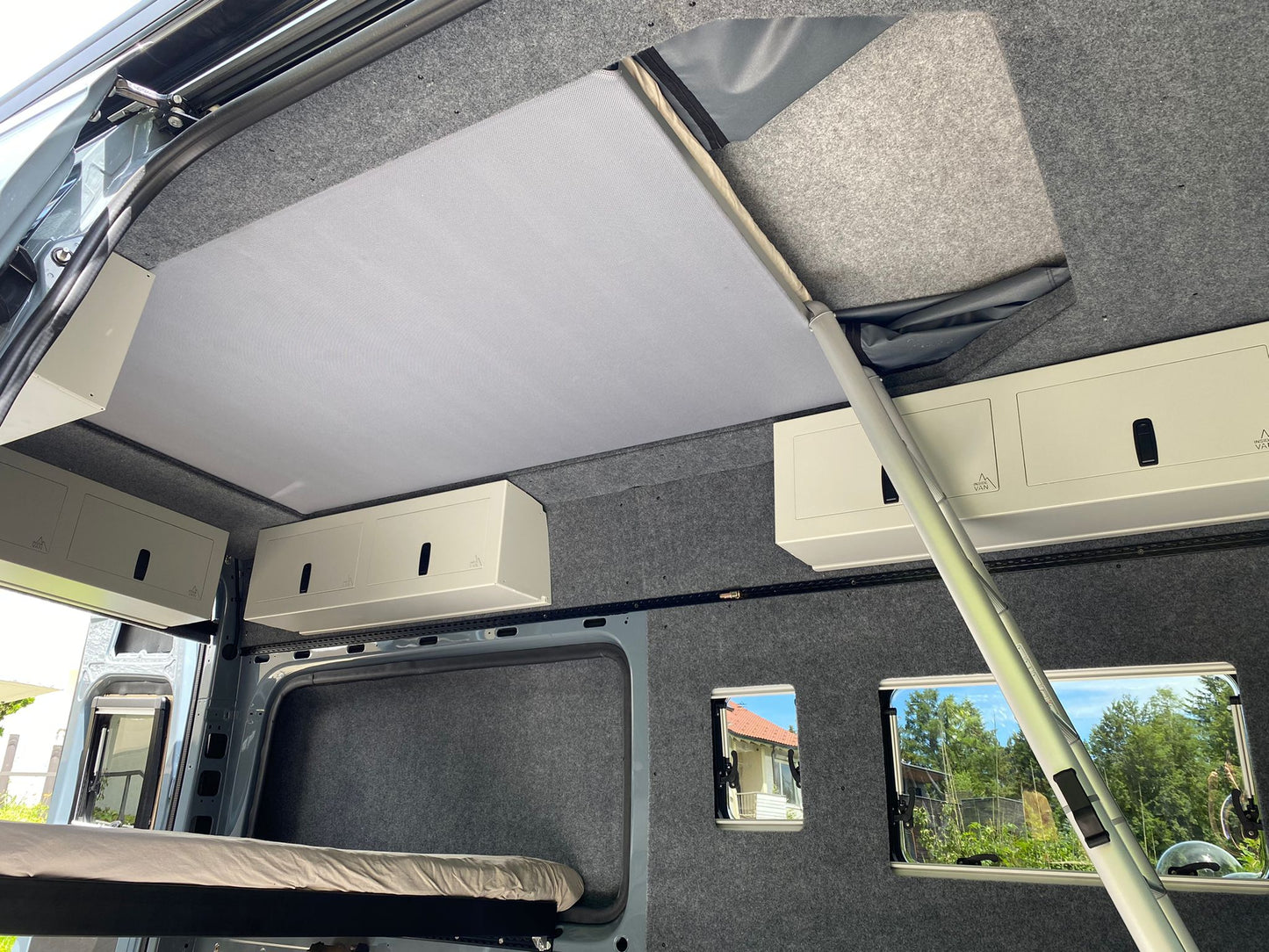 Leichtbau Regal / Schrank für Mercedes Sprinter VW Crafter 4x4 Offroad